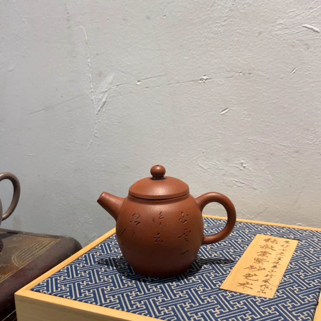 紫砂茶壶刚好给一个广告