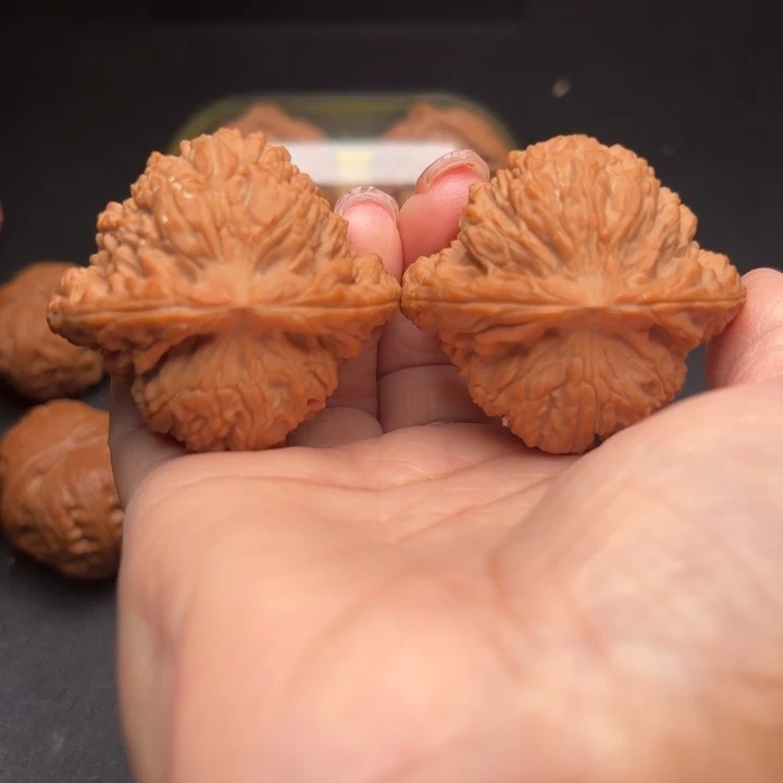 Z***f桃核吊坠48南疆石狮子头