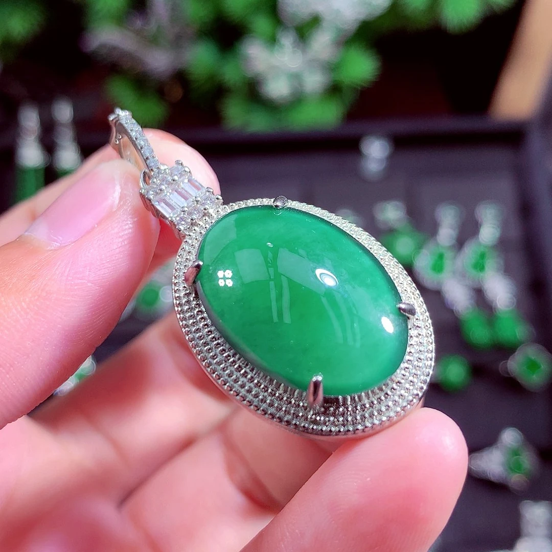 颈饰未镶嵌翡翠天然