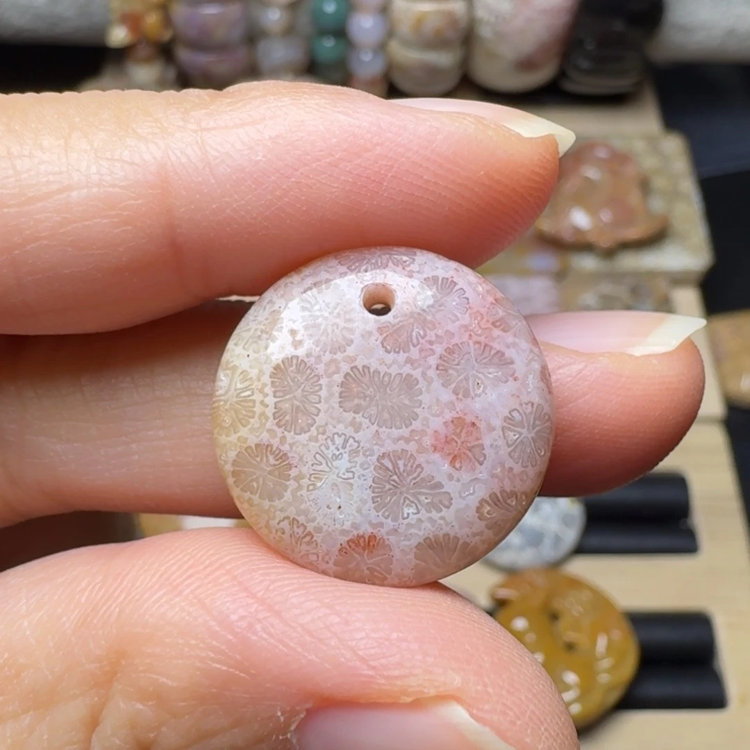 硅化玉未镶嵌冰彩珍 珠枫叶