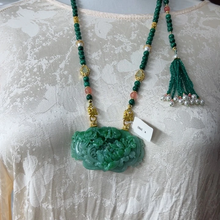 颈饰未镶嵌翡翠吊坠