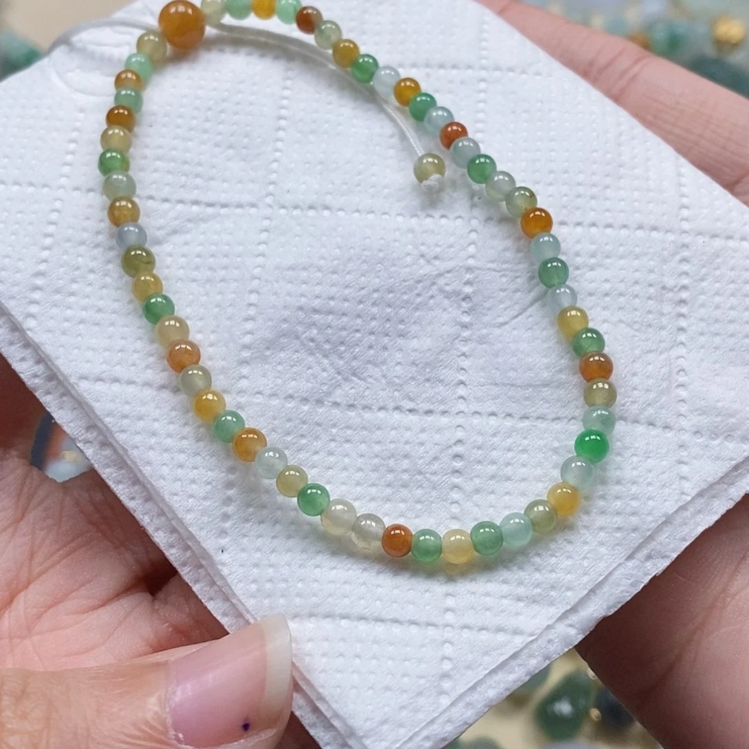 翡翠颈饰未镶嵌闪