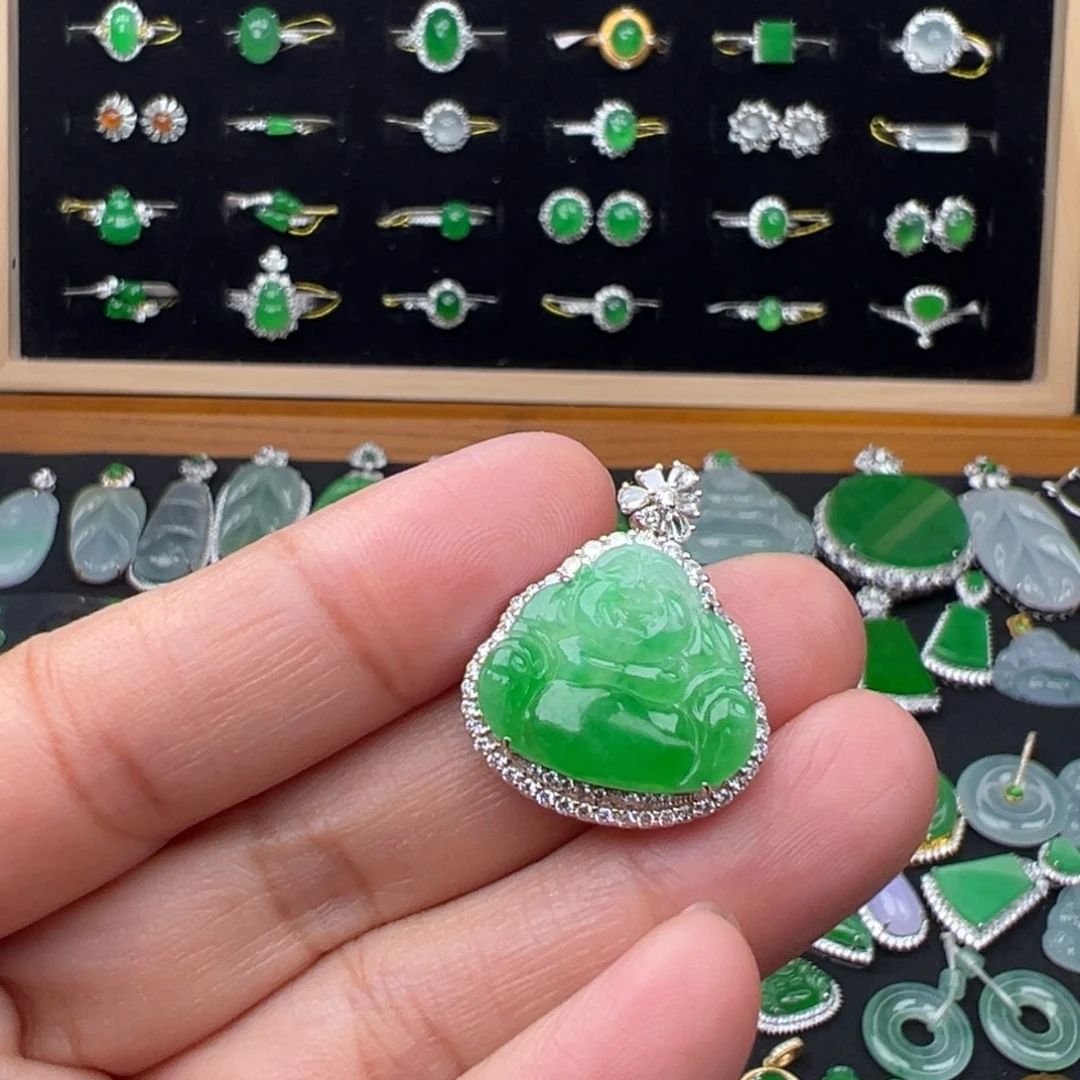 翡翠18K金镶嵌颈饰佛