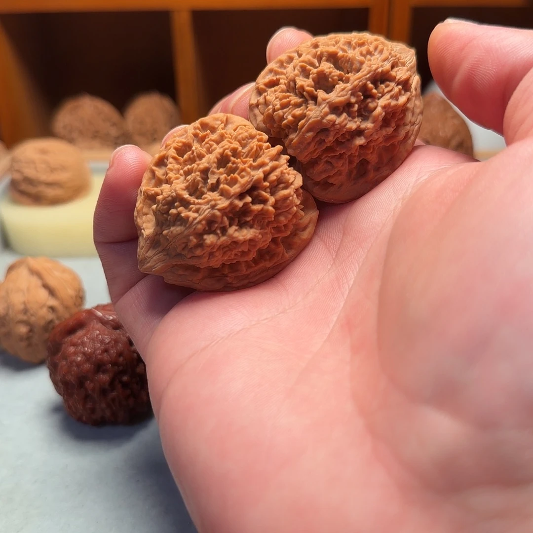 懒***洋把件文玩核桃山地满天星