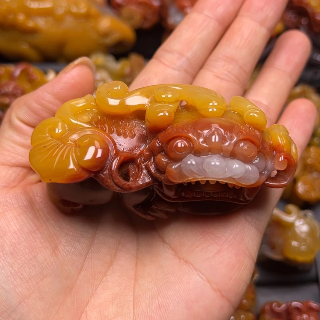 石英质玉（黄龙玉）未镶嵌颈饰