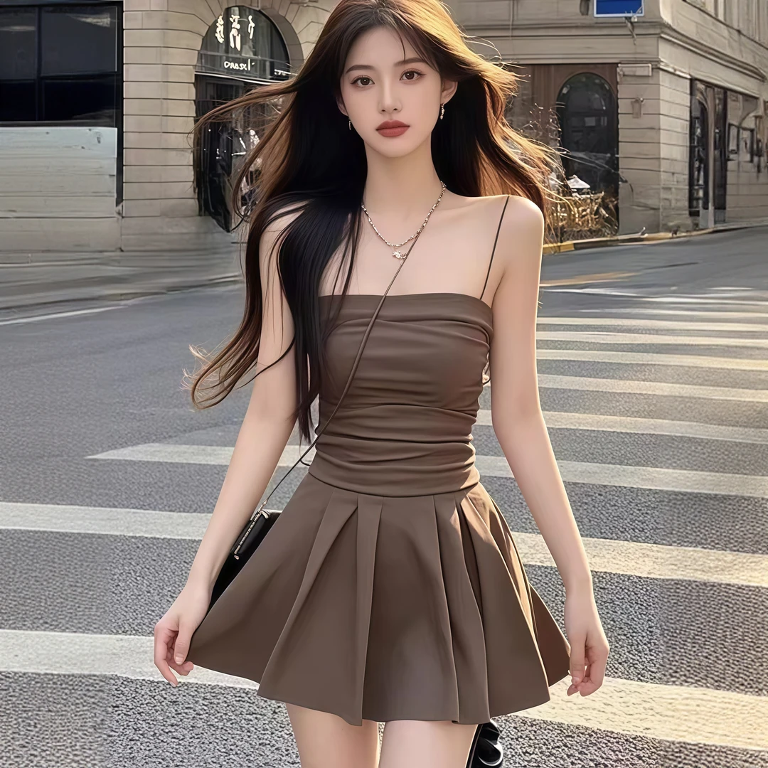 棕色方领吊带褶皱抹胸连衣裙女夏季显白高级感精致性感纯欲短裙子