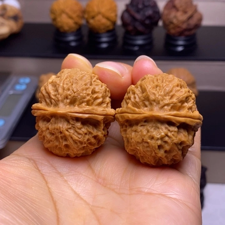 把件文玩核桃珊瑚绣球1