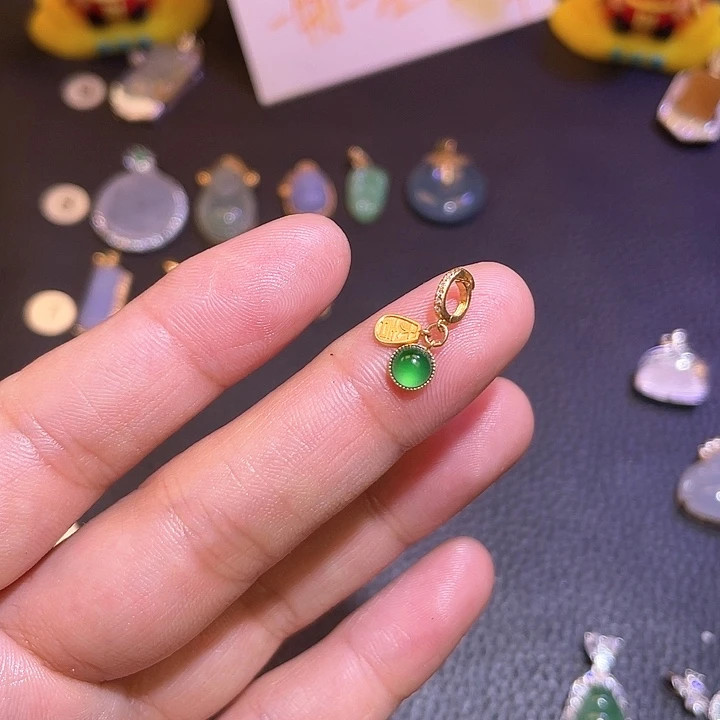 女***柜翡翠18K金镶嵌吊坠(不含链)天然翡翠