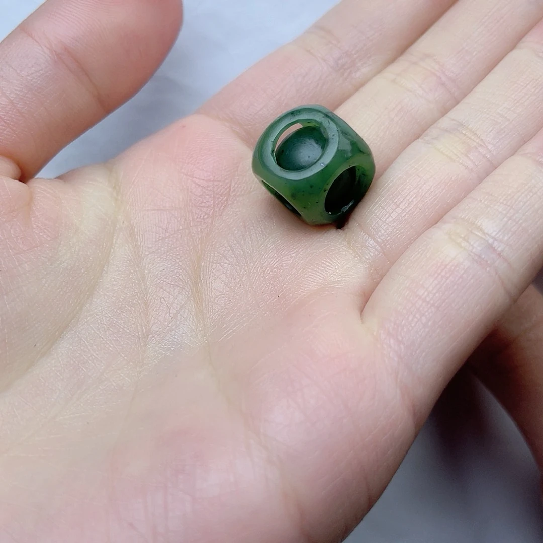 和田玉挂件。k k未镶嵌