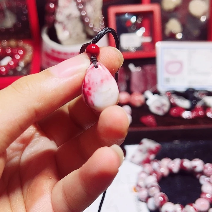 天然辰砂纯天然朱砂原石吊坠