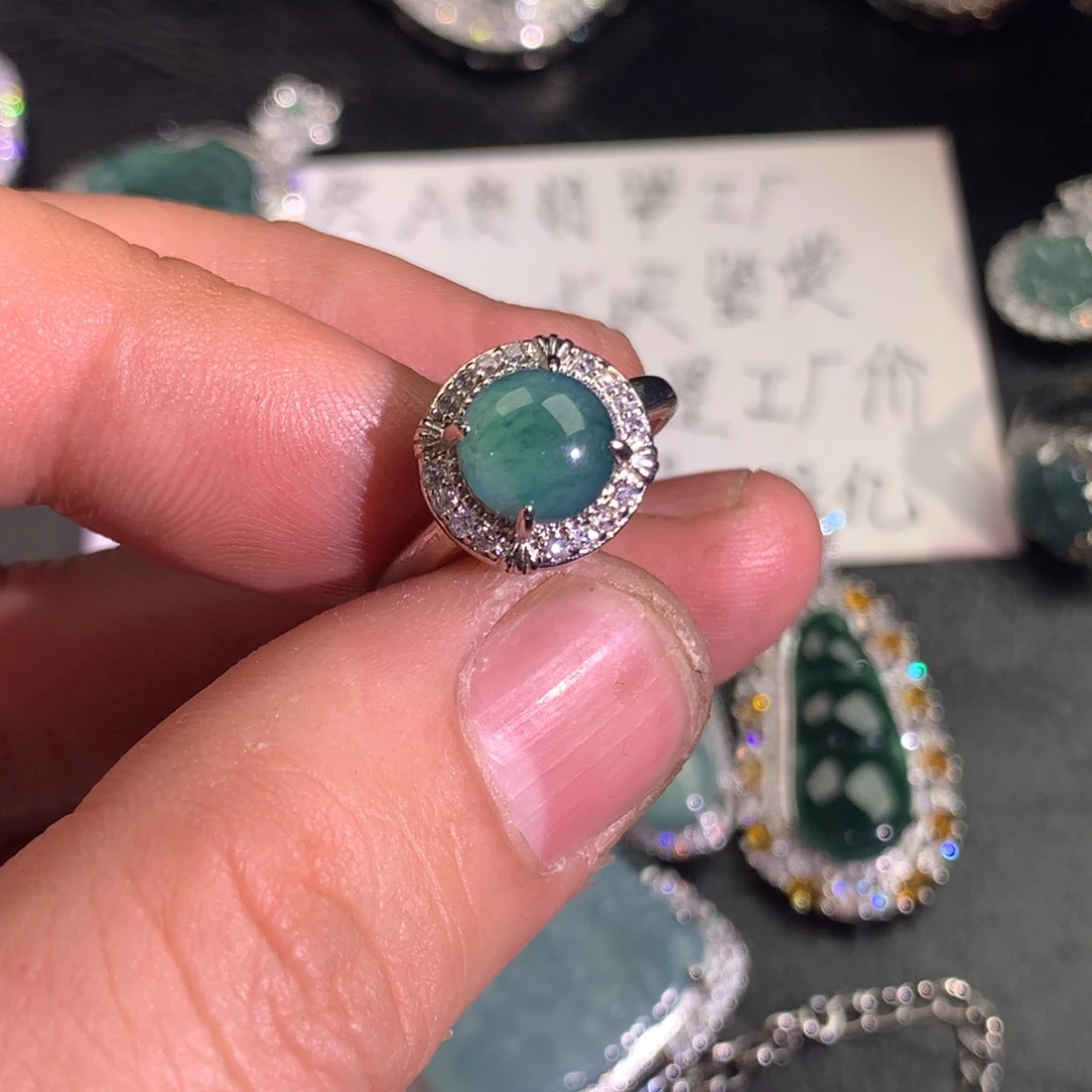 翡翠颈饰未镶嵌戒指