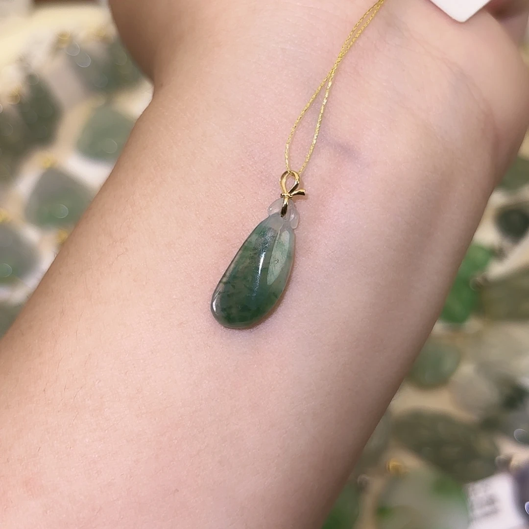 翡翠18K金镶嵌颈饰福瓜