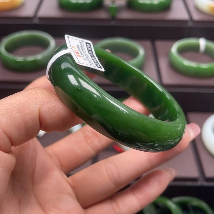 和田玉（碧玉）未镶嵌手镯