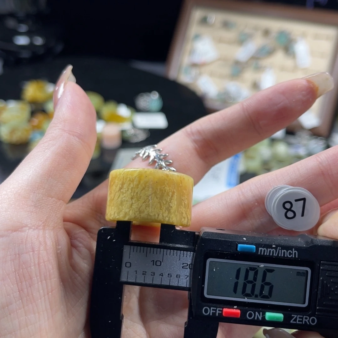 蛇纹石玉未镶嵌戒指