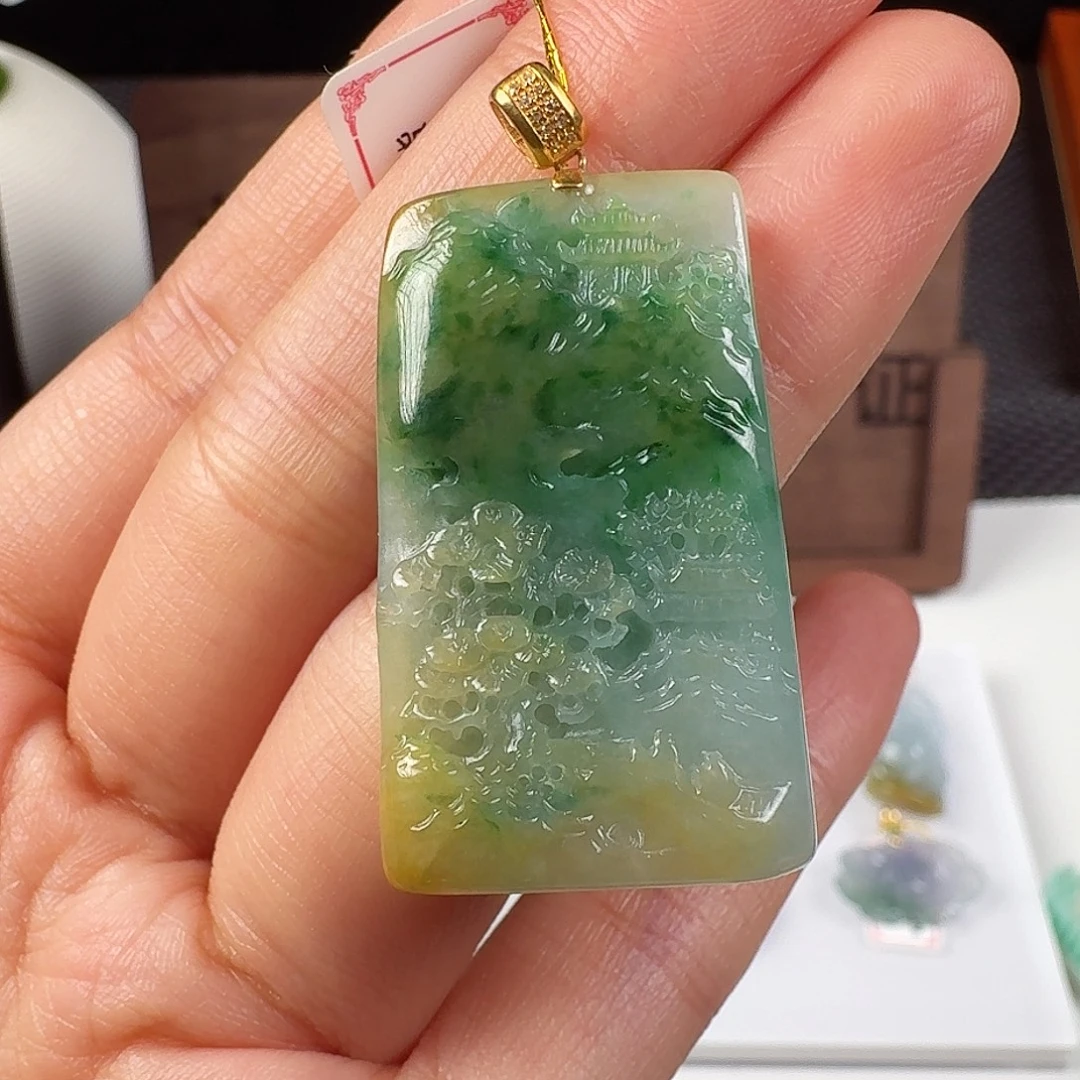 翡翠18K金镶嵌颈饰