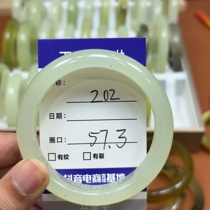 未镶嵌岫玉手镯天然