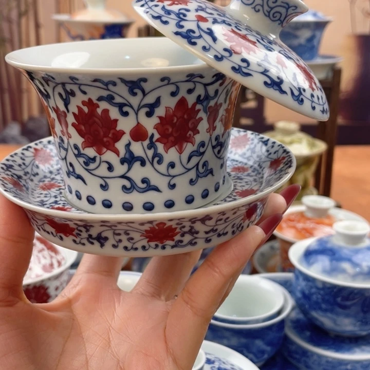 陶摆件釉里红缠枝莲马蹄盖碗