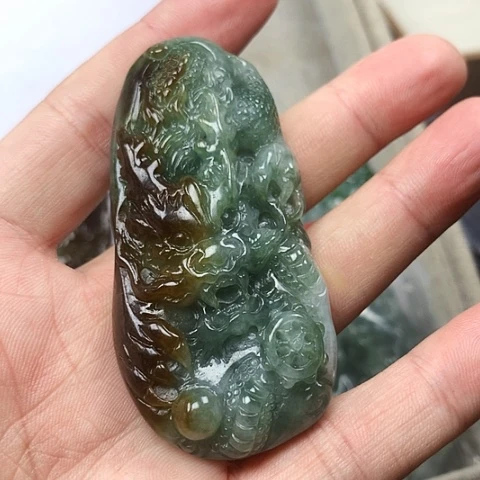 翡翠未镶嵌颈饰缅甸翡翠三彩龙牌