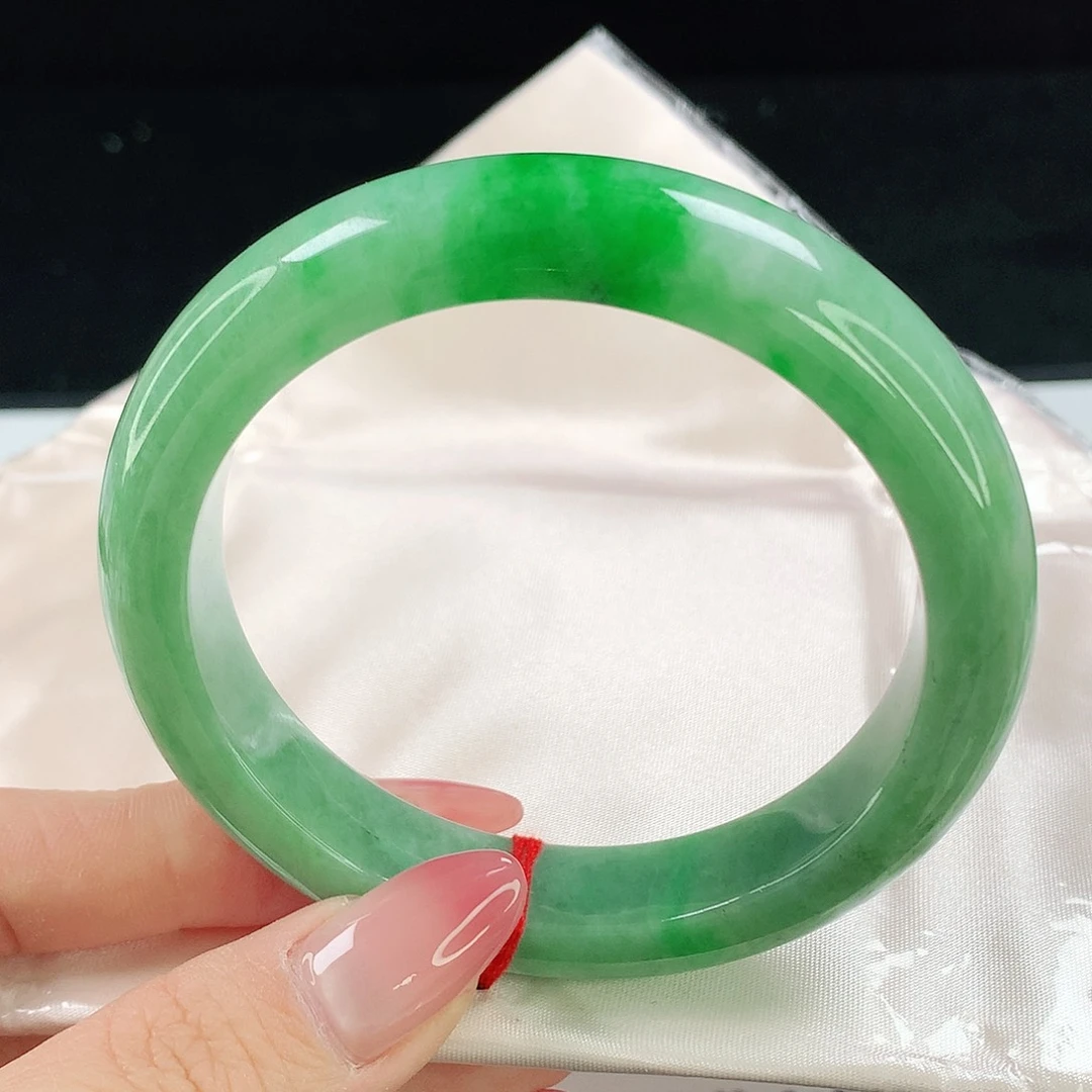 翡翠手镯未镶嵌666翡翠