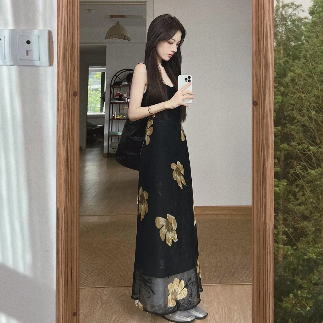 法式高级感黑色吊带连衣裙子女夏新款流行爆款巨好看绝美度假长裙