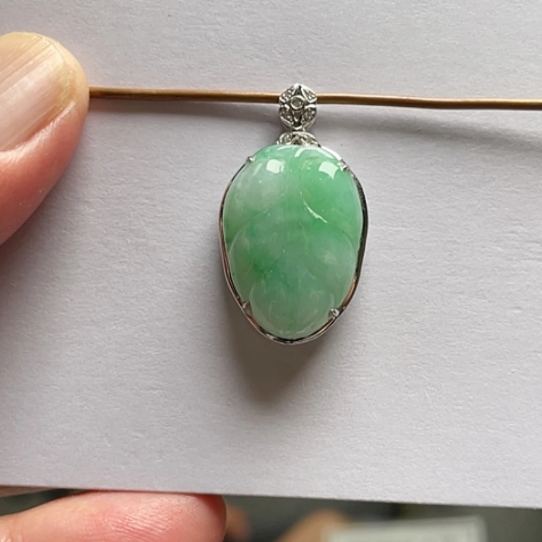 【闪购商品】吊坠(不含链)18K金镶嵌翡翠