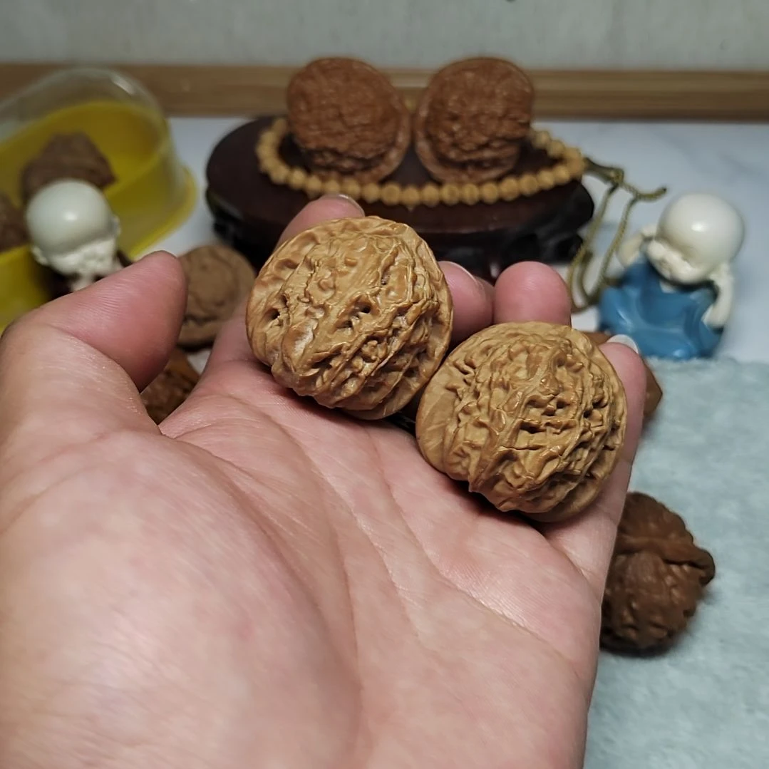 文玩核桃吊坠38白狮子