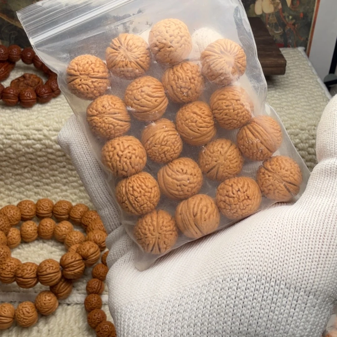 一***色吊坠桃核龙珠手持