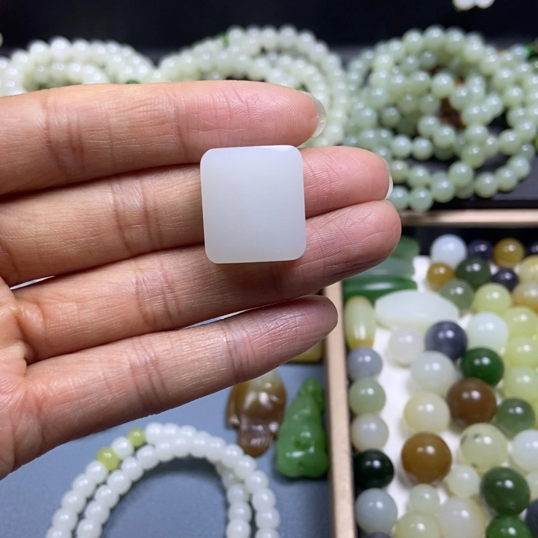 禾***录和田玉未镶嵌颈饰