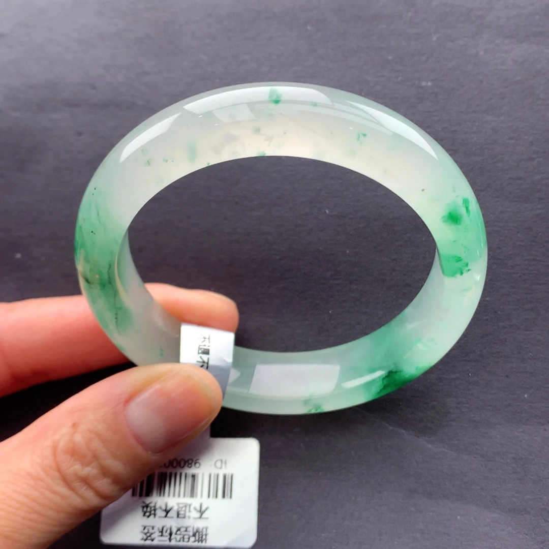 【闪购商品】未镶嵌手镯石英质玉
