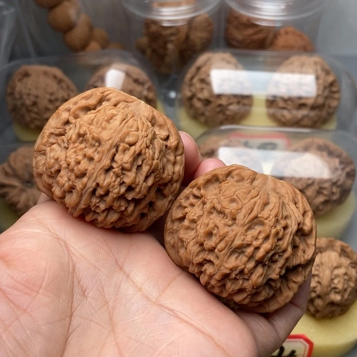 文玩核桃把件一***走南疆