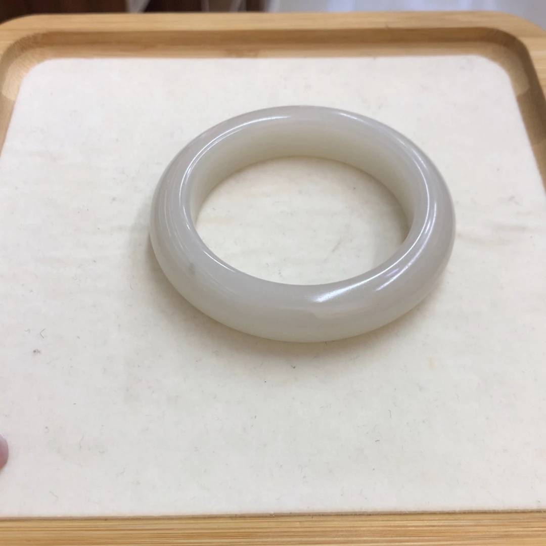 石英质玉未镶嵌手镯