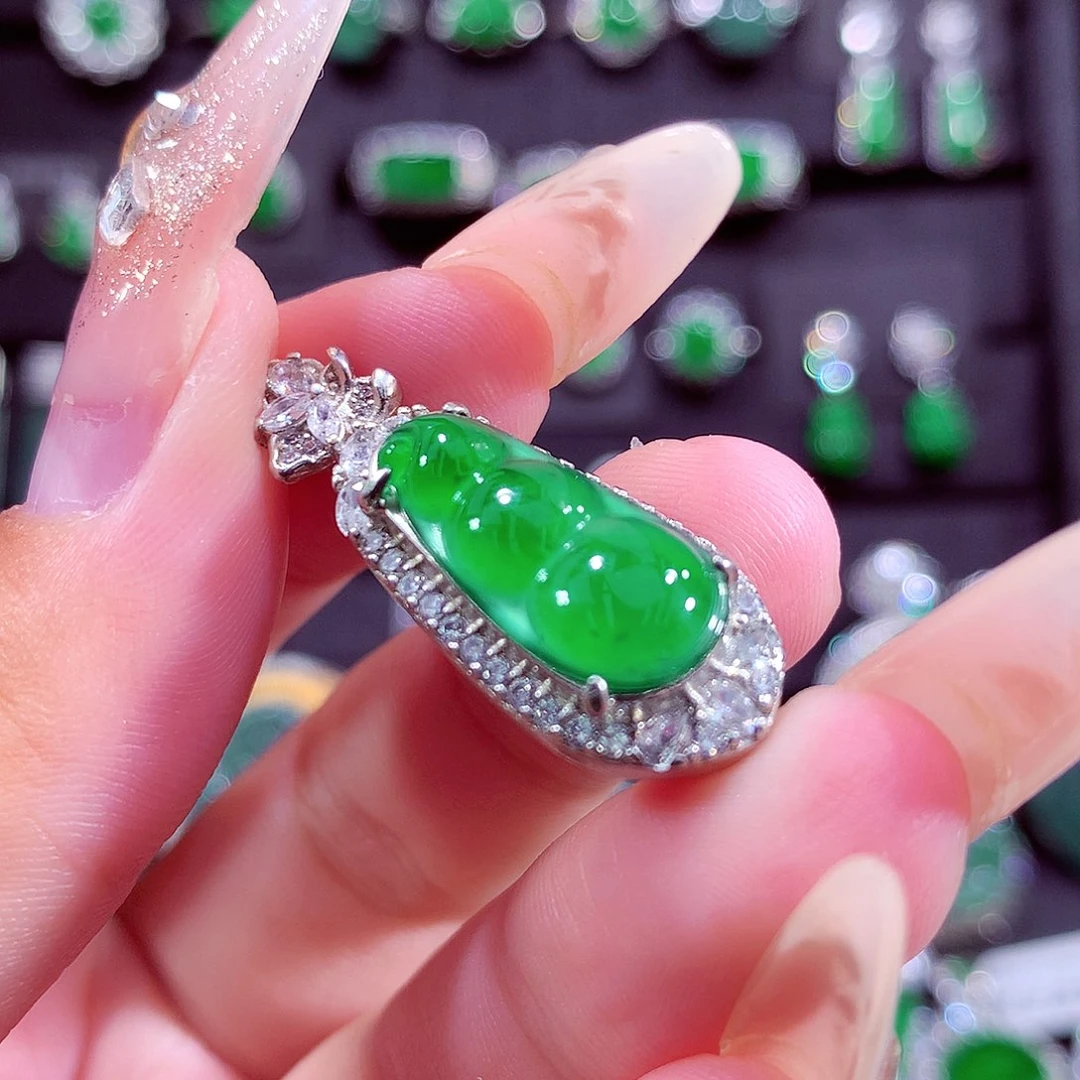 翡翠未镶嵌颈饰挂件