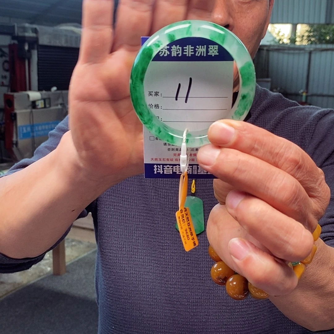 石英质玉（非洲翠）未镶嵌手镯56+