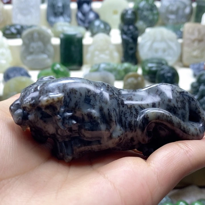 和田玉颈饰未镶嵌吴****雕