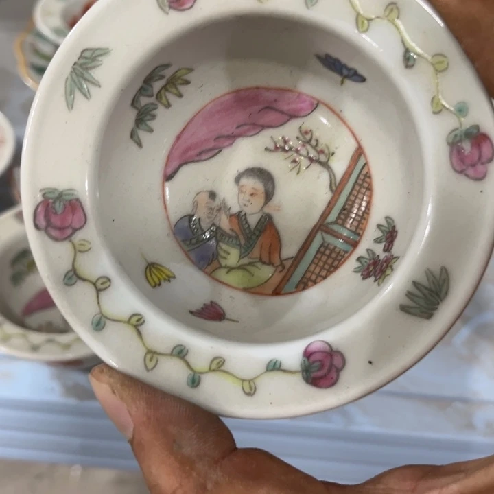 摆件摆件的人多得不知道是怎么