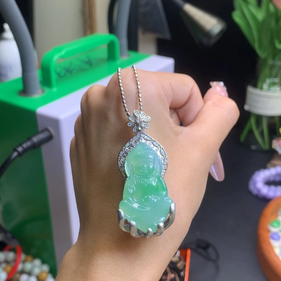 胖***阳翡翠18K金镶嵌颈饰