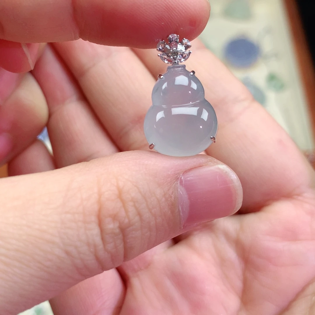 颈饰18K金镶嵌翡翠