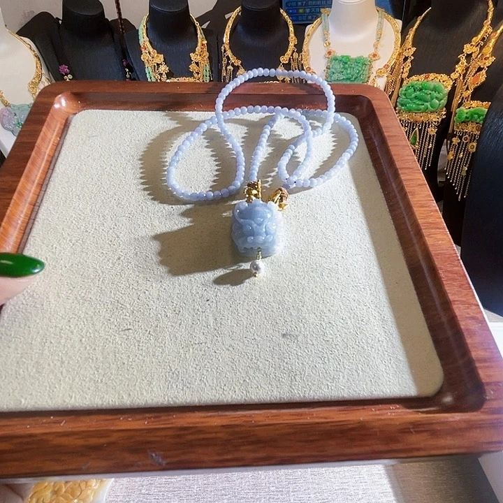 翡翠颈饰未镶嵌翡翠紫色吞金兽一