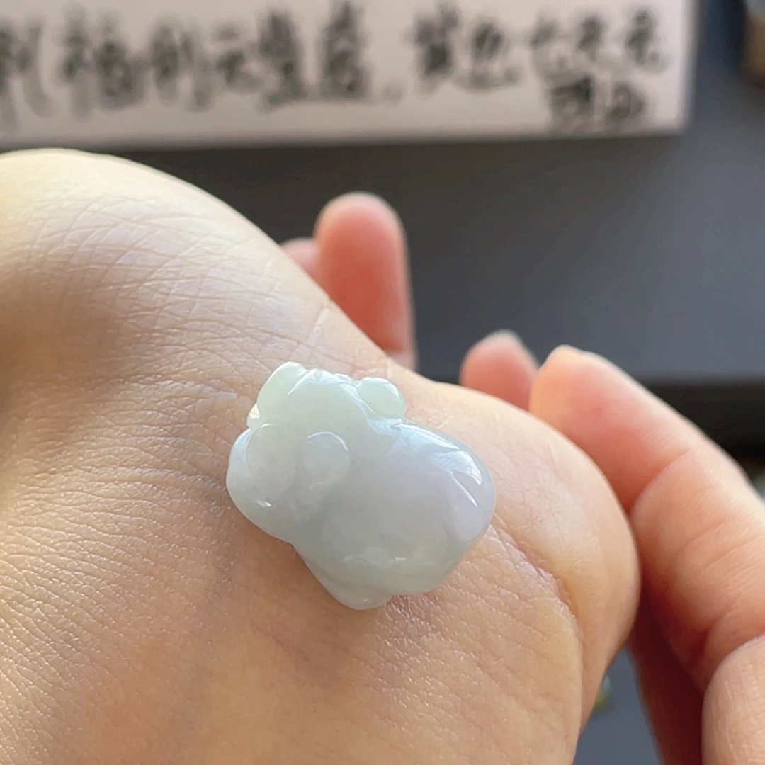 翡翠颈饰未镶嵌猪