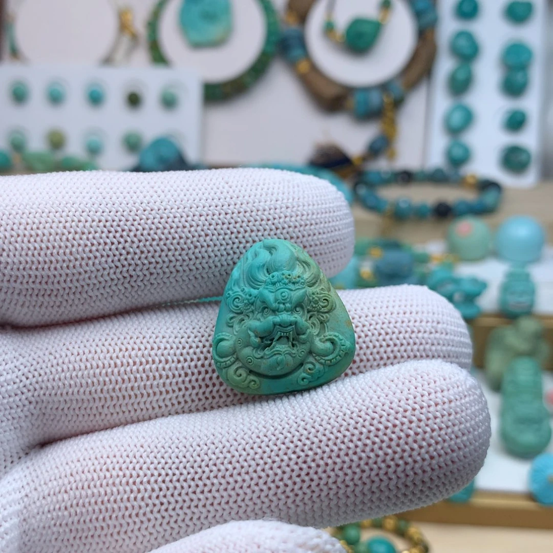 绿松石未镶嵌颈饰