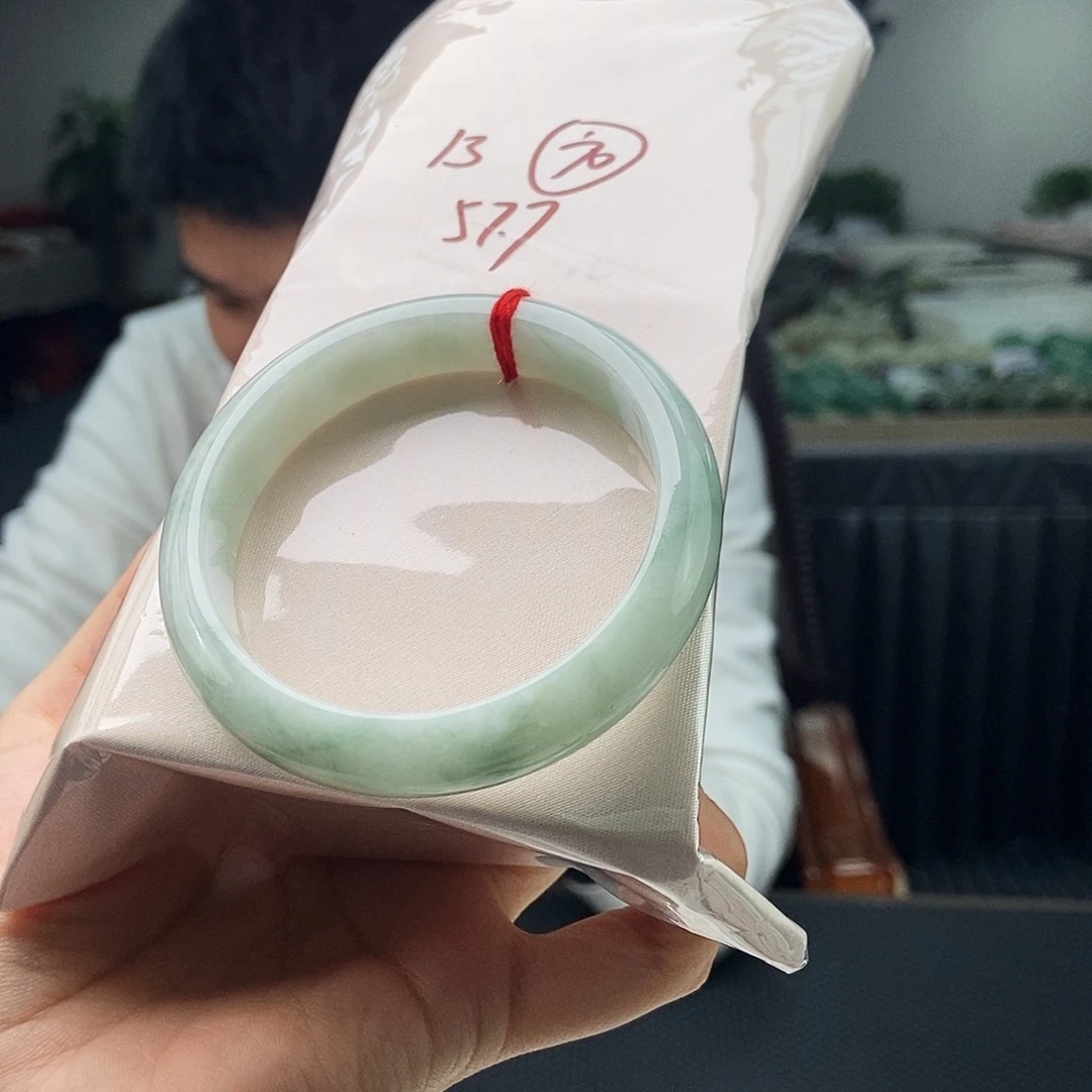 翡翠未镶嵌手镯颜色多样性发拍一发一