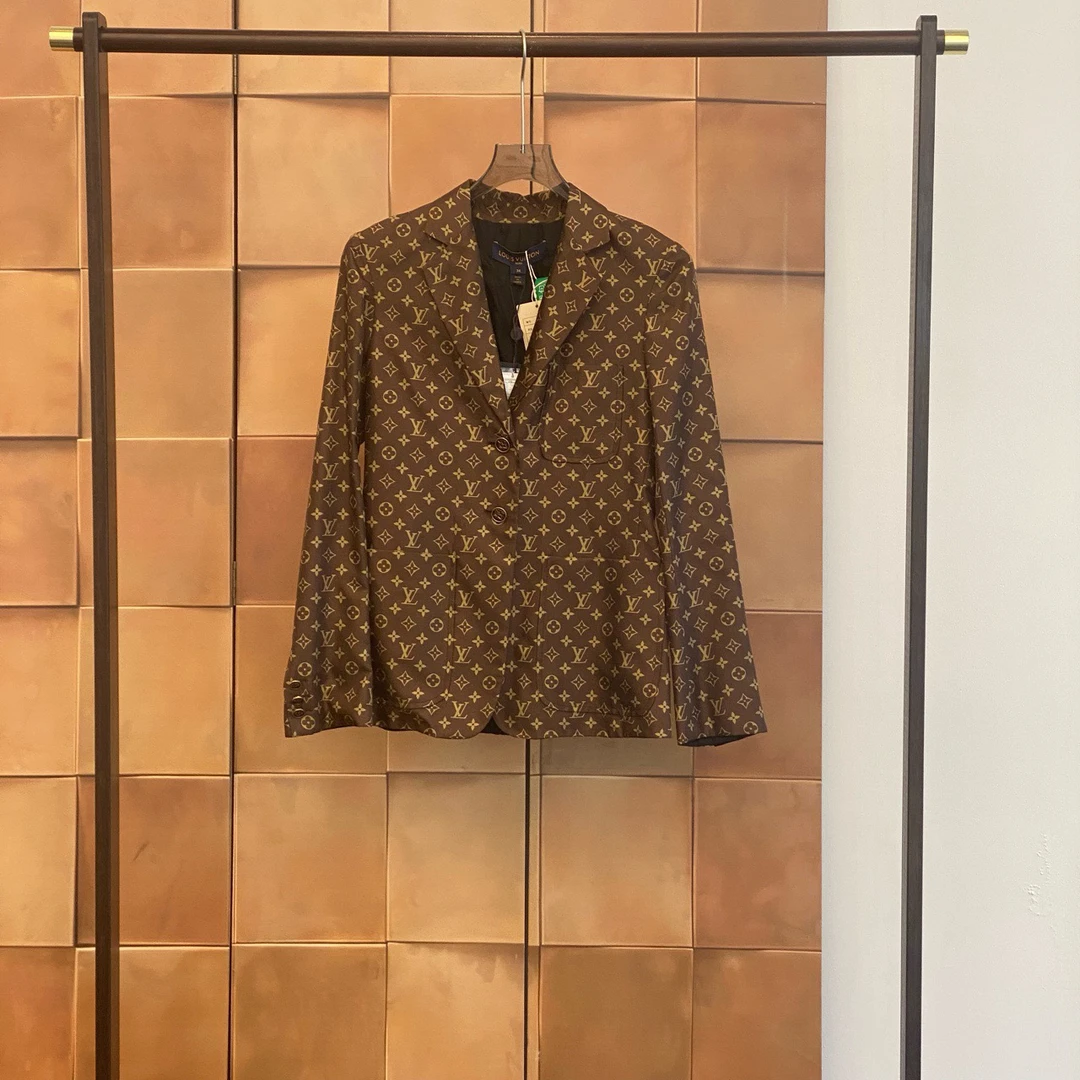 全新未使用 LouisVuitton/路易威登 丝绸西装/34码/备用扣/29881