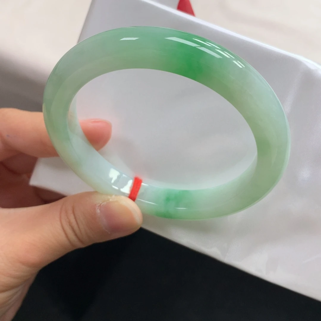 翡翠未镶嵌手镯46号57正阳绿（小万色货捡漏）