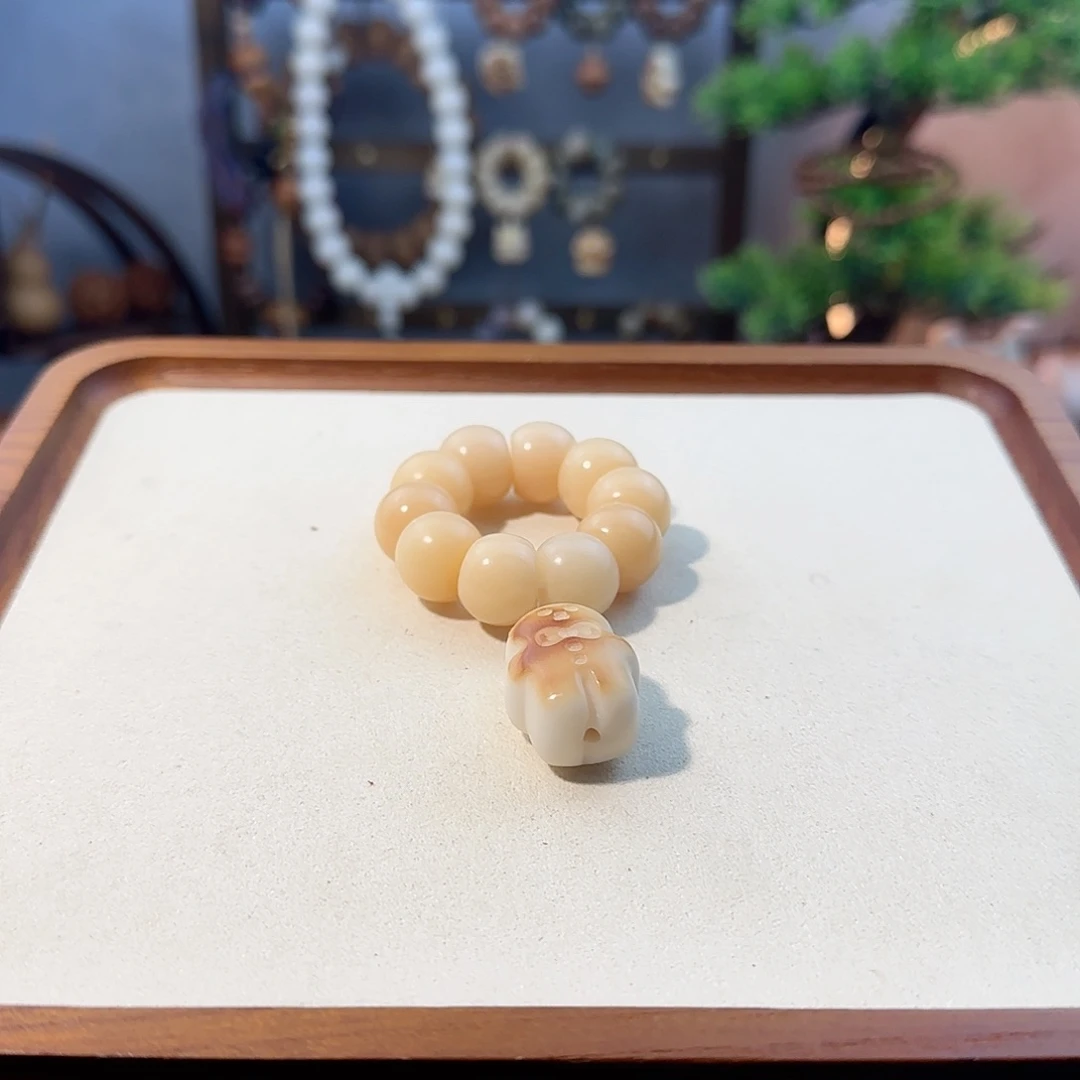 菩提根/象牙果吊坠黄色蒜瓣手捻