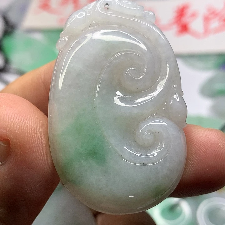 翡翠未镶嵌吊坠(赠链)