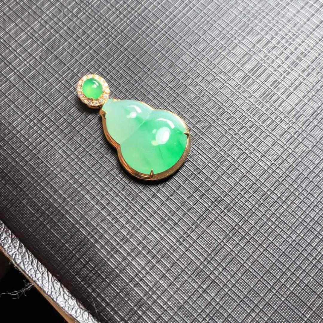 颈饰18K金镶嵌翡翠翡翠