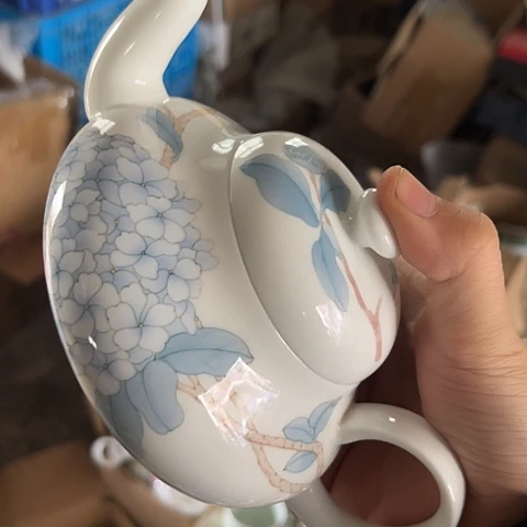 陶瓷大球泥手绘壶一个