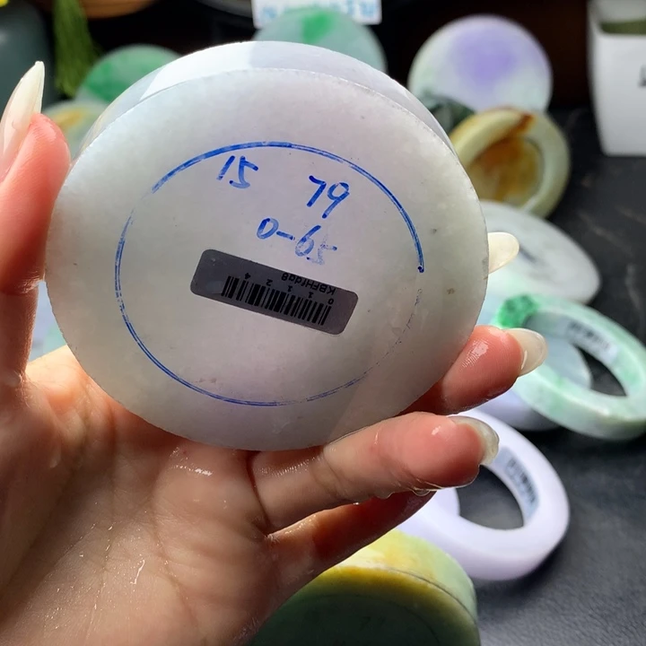 定制翡翠未镶嵌手镯