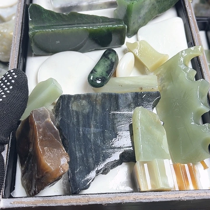 和田玉（糖玉）和田玉边角料9K金镶嵌小*