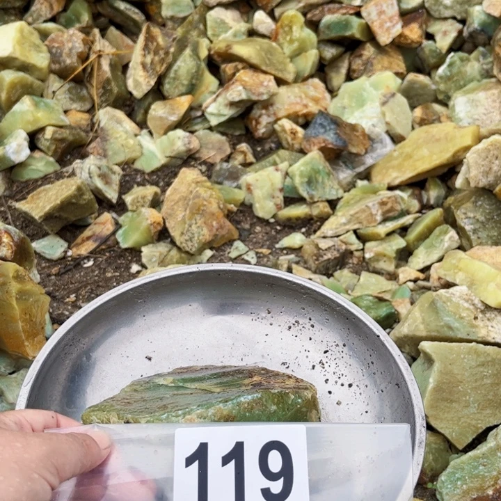 未镶嵌蛇纹石玉珠宝半成品